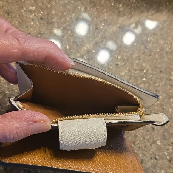 COACH Ivory Pebbled Wallet NEW WITHOUT TAGS - Picture 7 of 7